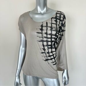 Isabel de Pedro Gray and Black Short Sleeve Tee